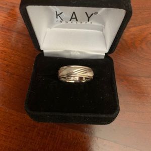 Men’s 10White Gold Wedding Band